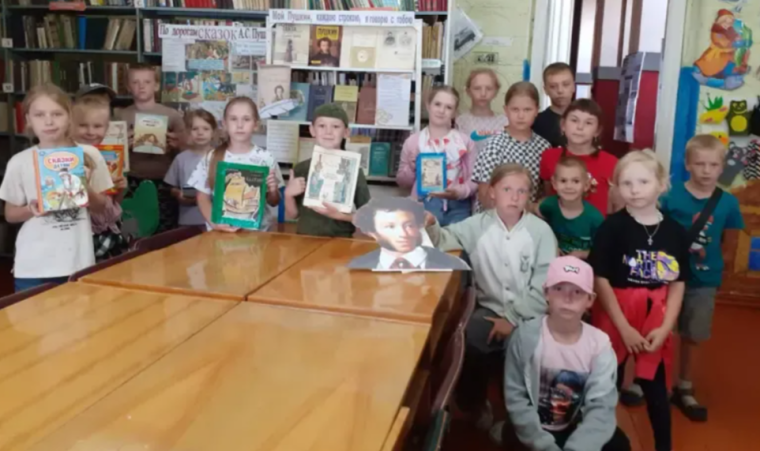 Пушкинский День и День русского языка, 6 июня, в лагере "Солнышко" прошёл увлекательно и познавательно. Пушкинский День и День русского языка, 6 июня, в лагере "Солнышко" прошёл увлекательно и познавательно.