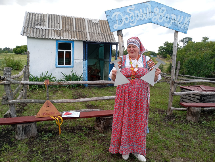 Балалайка уже давно перестала быть просто народным инструментом. Балалайка уже давно перестала быть просто народным инструментом.